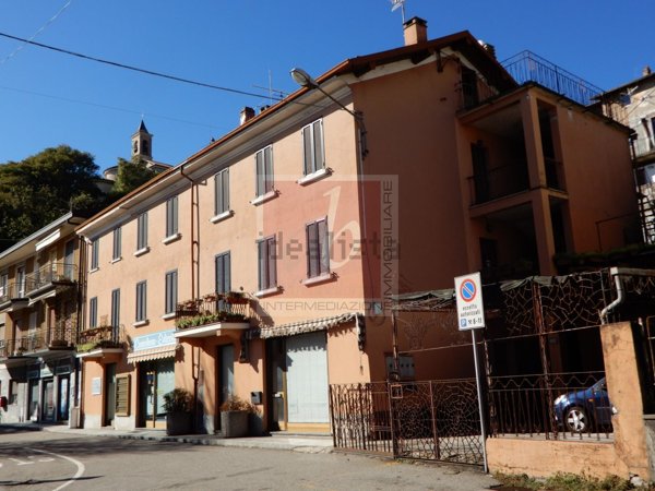appartamento in vendita a Caravate in zona Castello