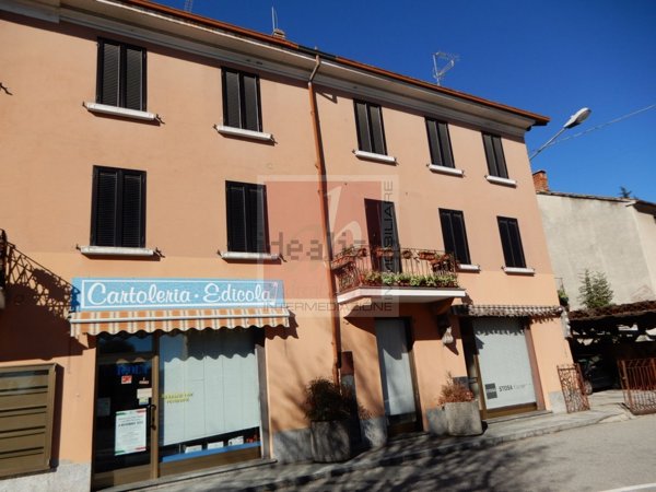 appartamento in vendita a Caravate in zona Castello