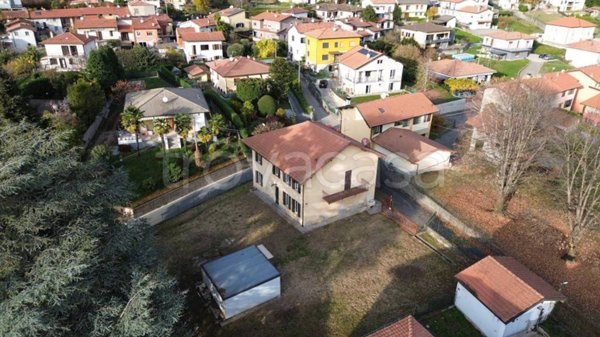 casa indipendente in vendita a Caravate in zona Canton d'Oro