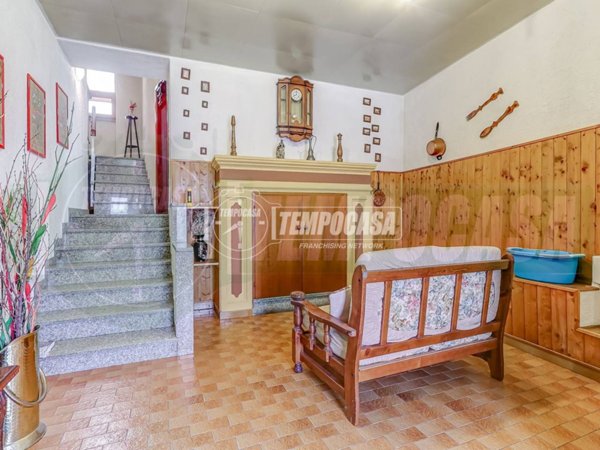 casa indipendente in vendita a Caravate in zona Castello