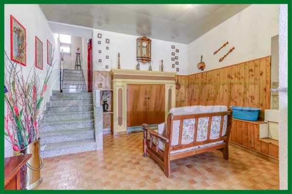 casa indipendente in vendita a Caravate in zona Castello