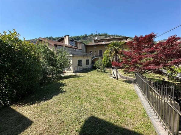 casa indipendente in vendita a Caravate in zona Canton d'Oro