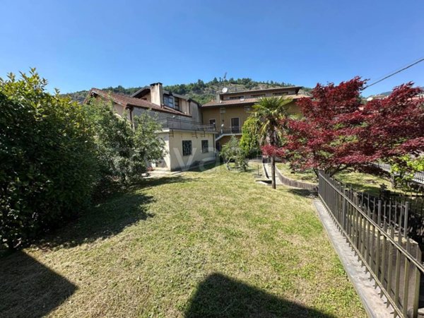 casa indipendente in vendita a Caravate in zona Canton d'Oro