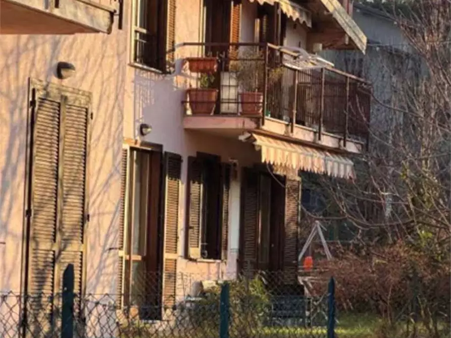 appartamento in vendita a Caravate in zona Canton d'Oro