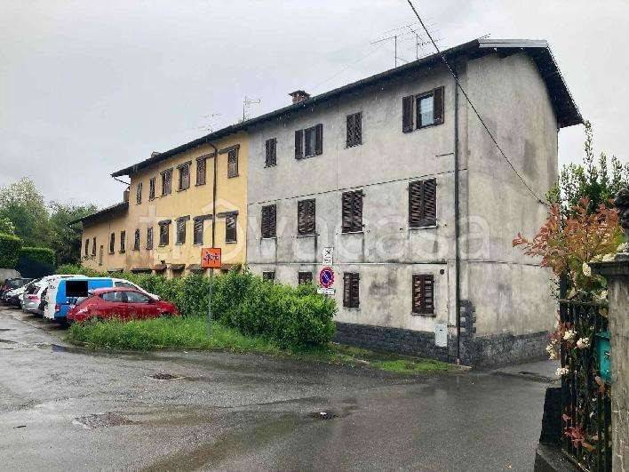 appartamento in vendita a Caravate in zona Canton d'Oro