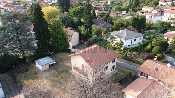 casa indipendente in vendita a Caravate in zona Canton d'Oro