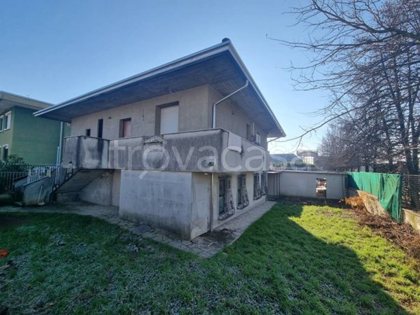locale commerciale in vendita a Cardano al Campo