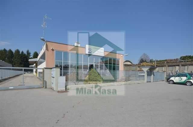 locale commerciale in vendita a Cardano al Campo