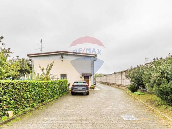 casa indipendente in vendita a Cardano al Campo