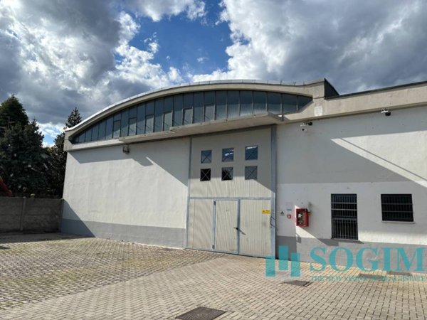 locale commerciale in vendita a Cardano al Campo