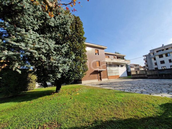 locale commerciale in vendita a Cardano al Campo