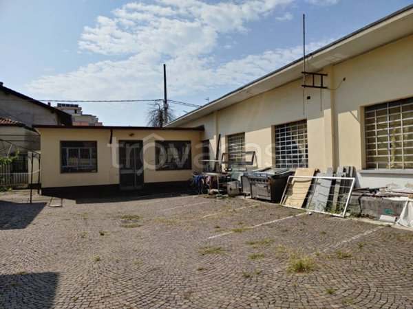 locale commerciale in vendita a Cardano al Campo