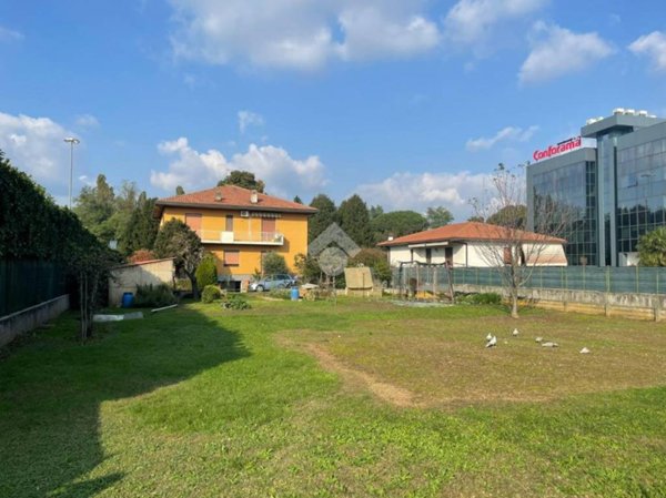 terreno edificabile in vendita a Cardano al Campo