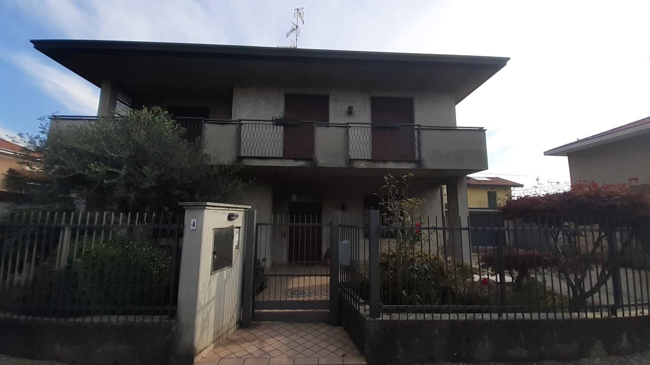 casa indipendente in vendita a Cardano al Campo