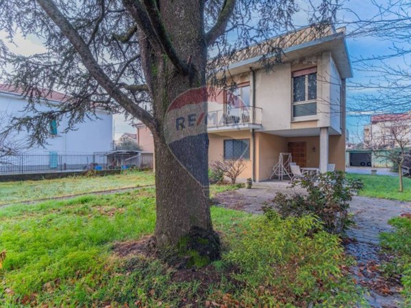 casa indipendente in vendita a Cardano al Campo