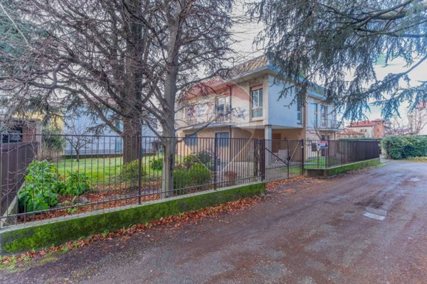 casa indipendente in vendita a Cardano al Campo