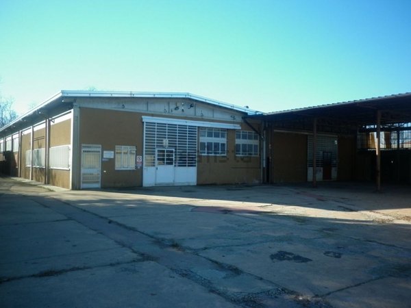 capannone in vendita a Cardano al Campo