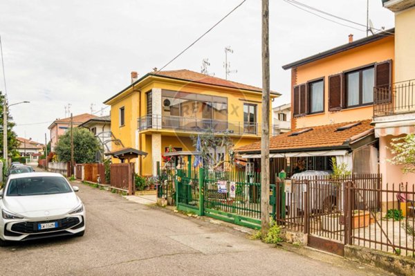 casa indipendente in vendita a Cardano al Campo