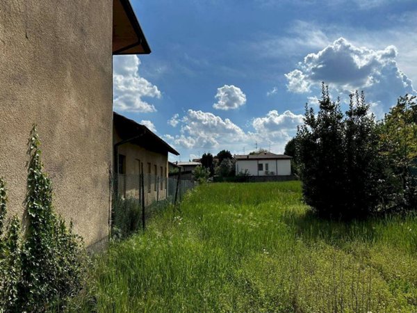 terreno edificabile in vendita a Cardano al Campo