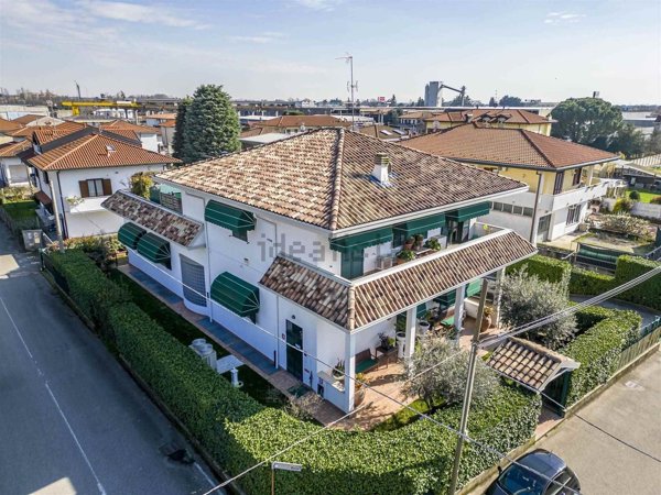casa indipendente in vendita a Cardano al Campo