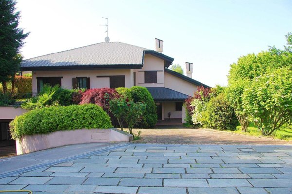 casa indipendente in vendita a Cardano al Campo