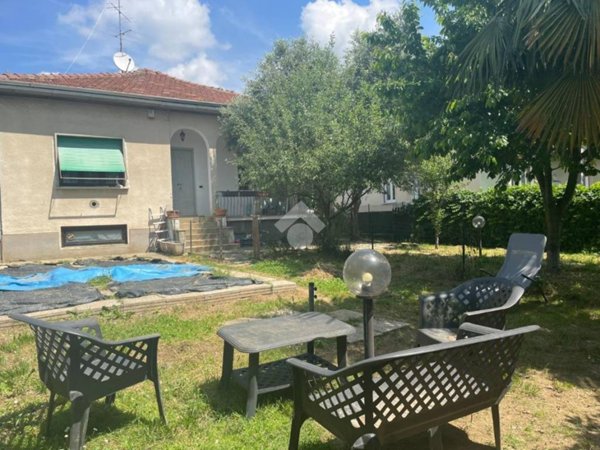 casa indipendente in vendita a Cardano al Campo