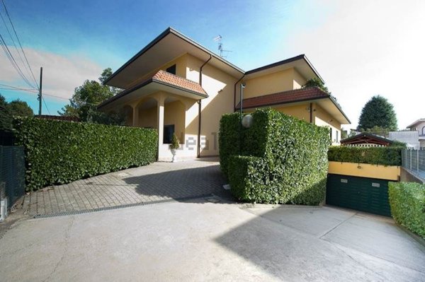 casa indipendente in vendita a Cardano al Campo