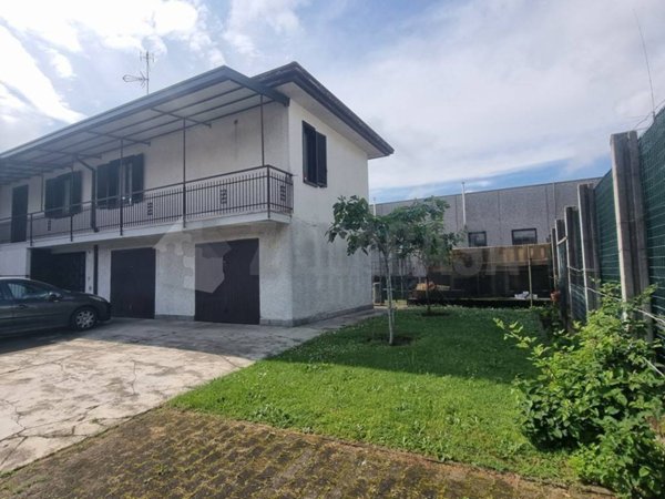 casa indipendente in vendita a Cardano al Campo