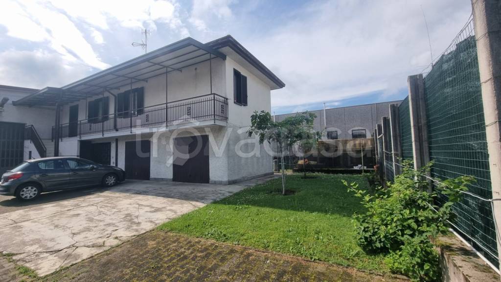 casa indipendente in vendita a Cardano al Campo
