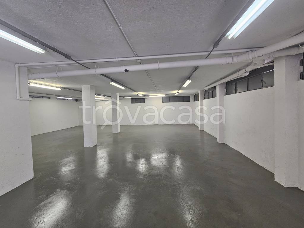 locale commerciale in vendita a Cardano al Campo