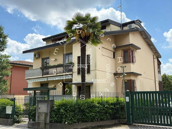 casa indipendente in vendita a Cardano al Campo