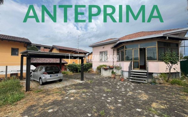 casa indipendente in vendita a Cardano al Campo