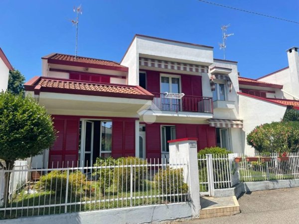 casa indipendente in vendita a Cardano al Campo