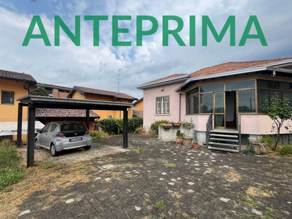 casa indipendente in vendita a Cardano al Campo