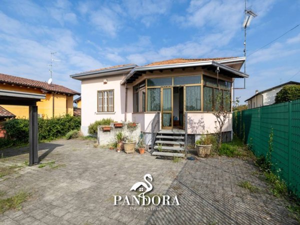 casa indipendente in vendita a Cardano al Campo