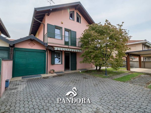 casa indipendente in vendita a Cardano al Campo