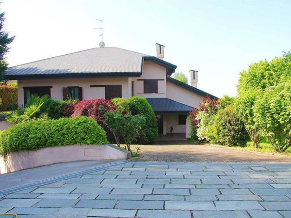 casa indipendente in vendita a Cardano al Campo