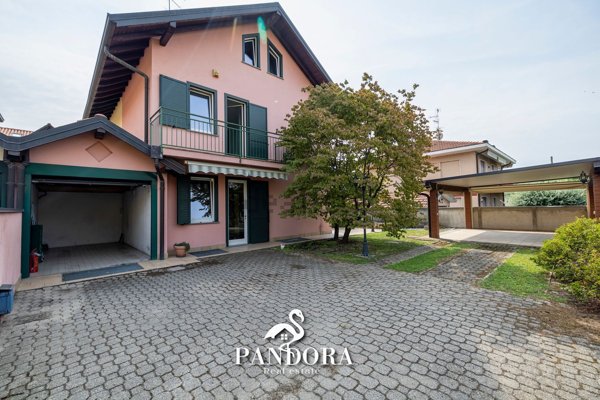 casa indipendente in vendita a Cardano al Campo