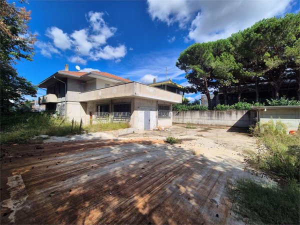 casa indipendente in vendita a Cardano al Campo