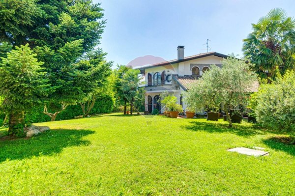 casa indipendente in vendita a Cardano al Campo