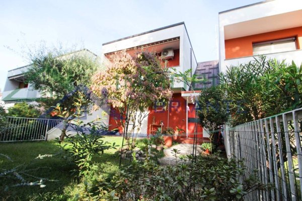 casa indipendente in vendita a Cardano al Campo