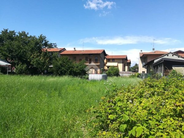 terreno edificabile in vendita a Cardano al Campo