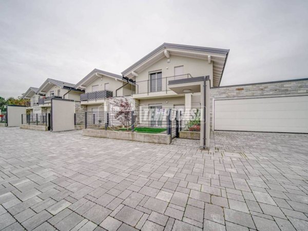 casa indipendente in vendita a Cardano al Campo