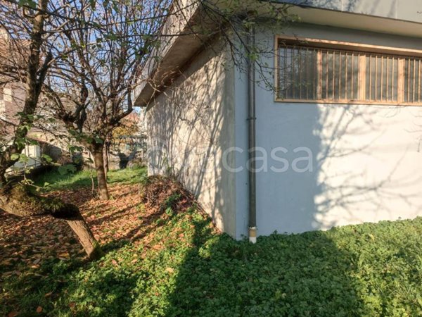 locale commerciale in vendita a Cardano al Campo