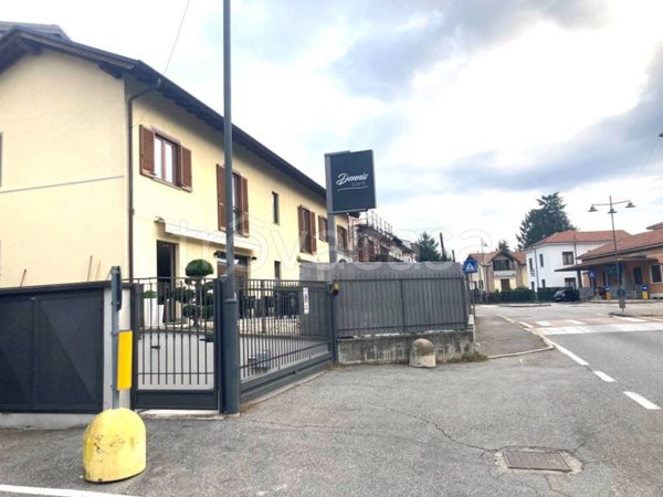 negozio in vendita a Cardano al Campo