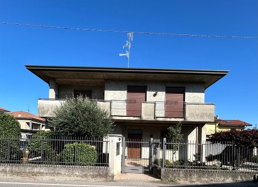 casa indipendente in vendita a Cardano al Campo
