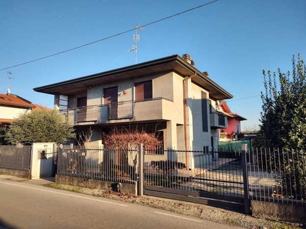 casa indipendente in vendita a Cardano al Campo