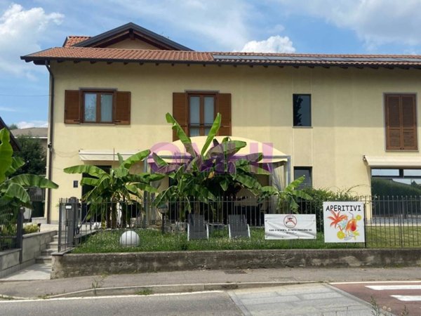 negozio in vendita a Cardano al Campo