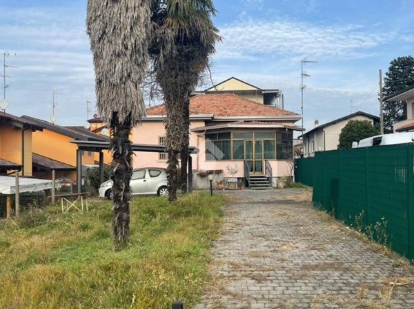 casa indipendente in vendita a Cardano al Campo