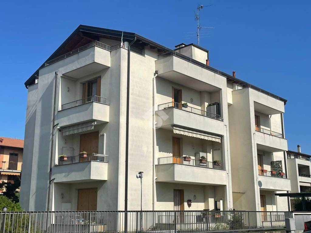 appartamento in vendita a Cardano al Campo